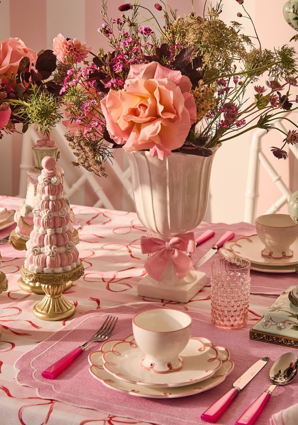 Pretty In Pink Scalloped Lunch Plate - Set of 4