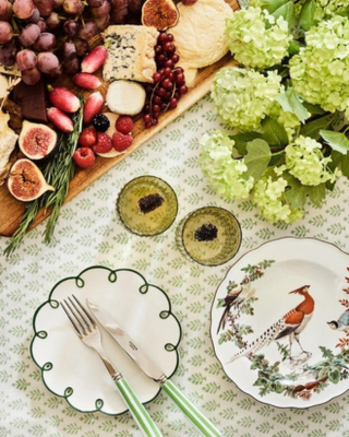 The Frame and the Finish: Scalloped Plates & Cutlery Redefined