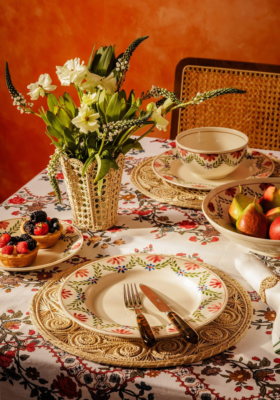 Camilla Dinner Plate, Green Garland