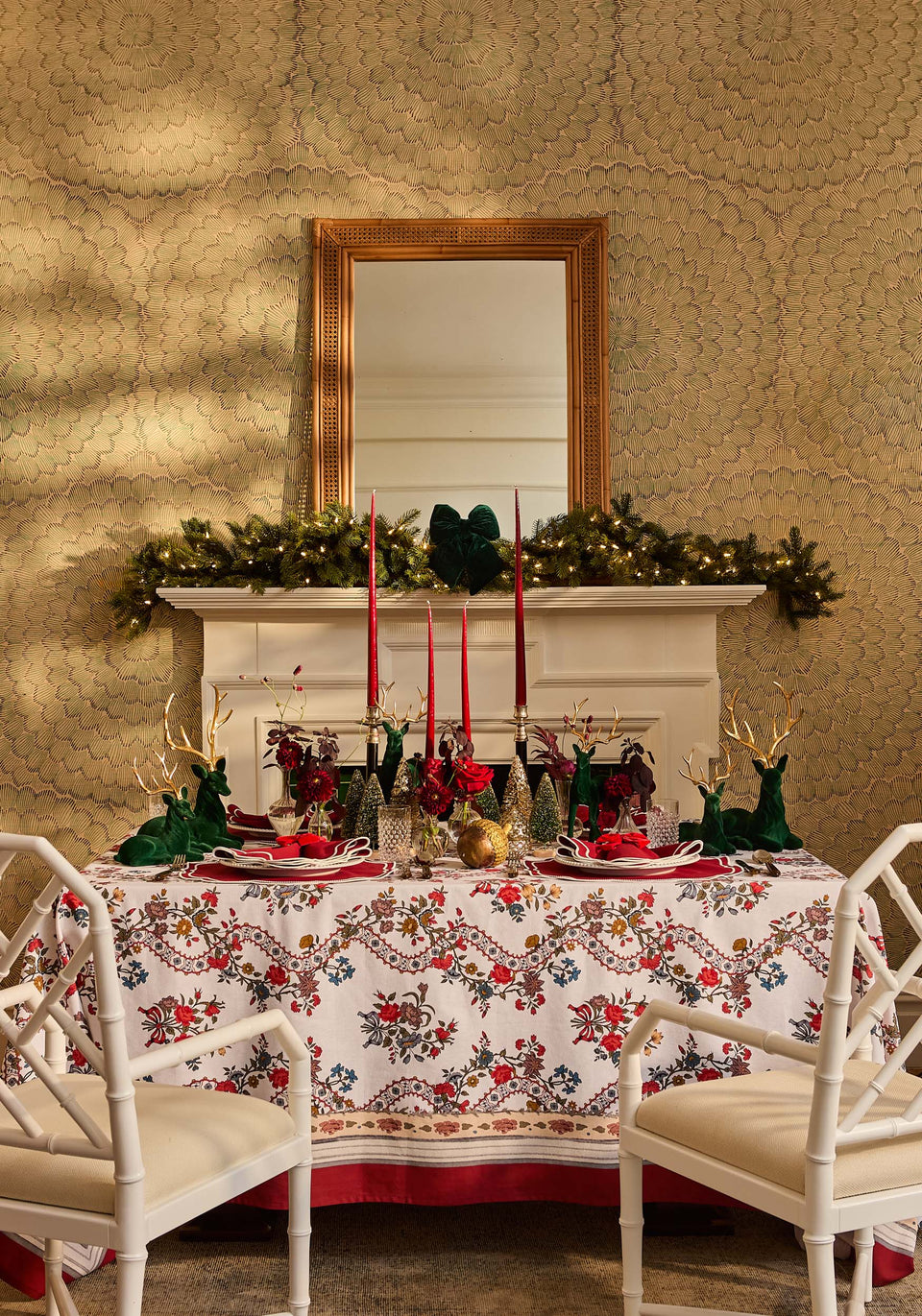 Holly Golden Accent Garland