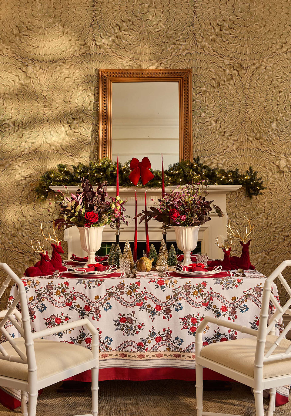 Holly Golden Accent Garland
