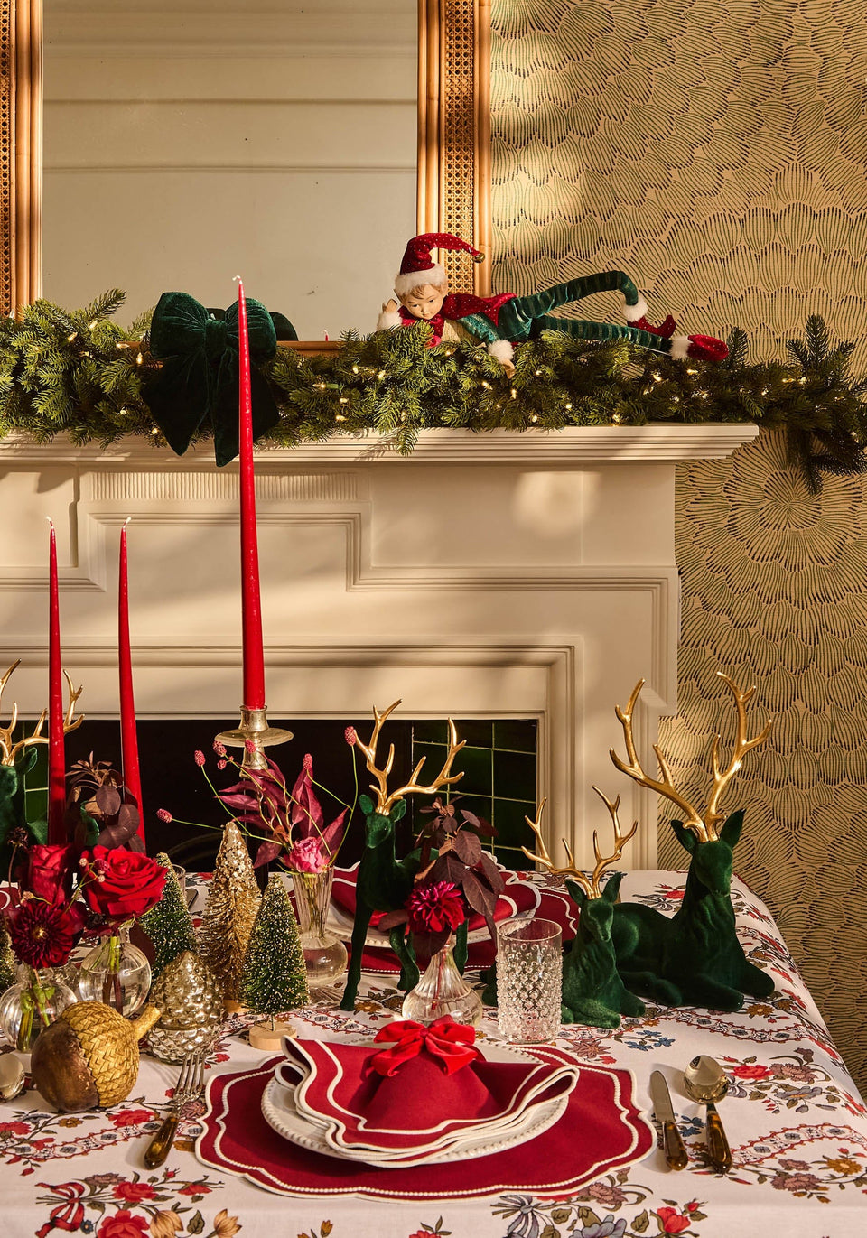 Holly Golden Accent Garland