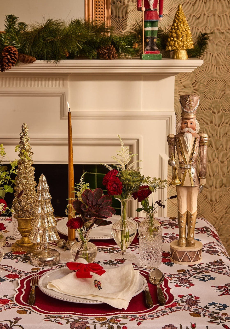 Holiday Table Set: Christmas Linen Napkins - Set of 4