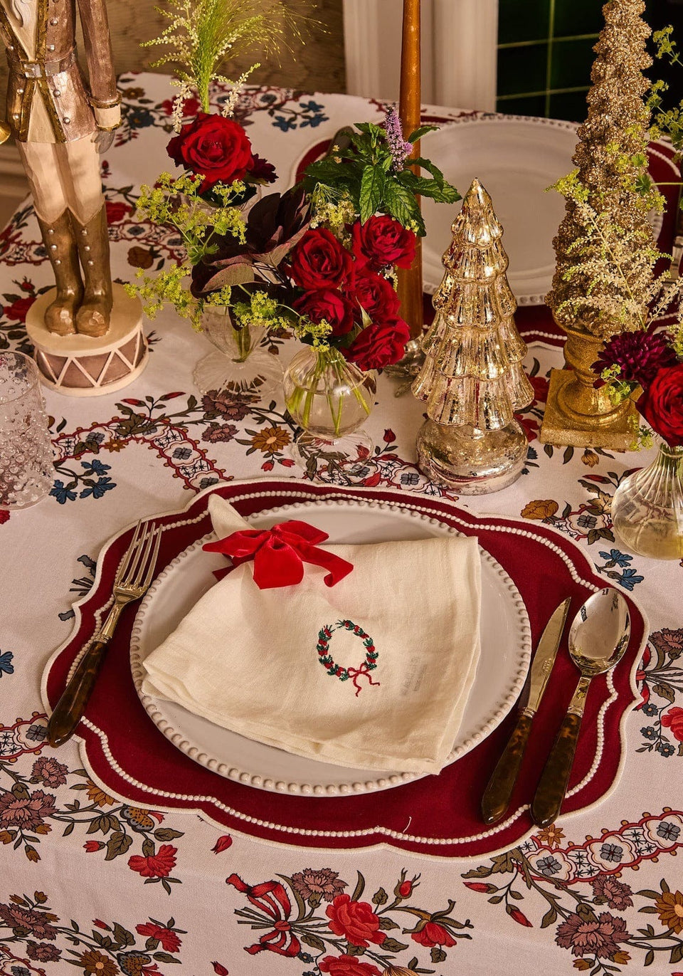 Holiday Table Set: Christmas Linen Napkins - Set of 4