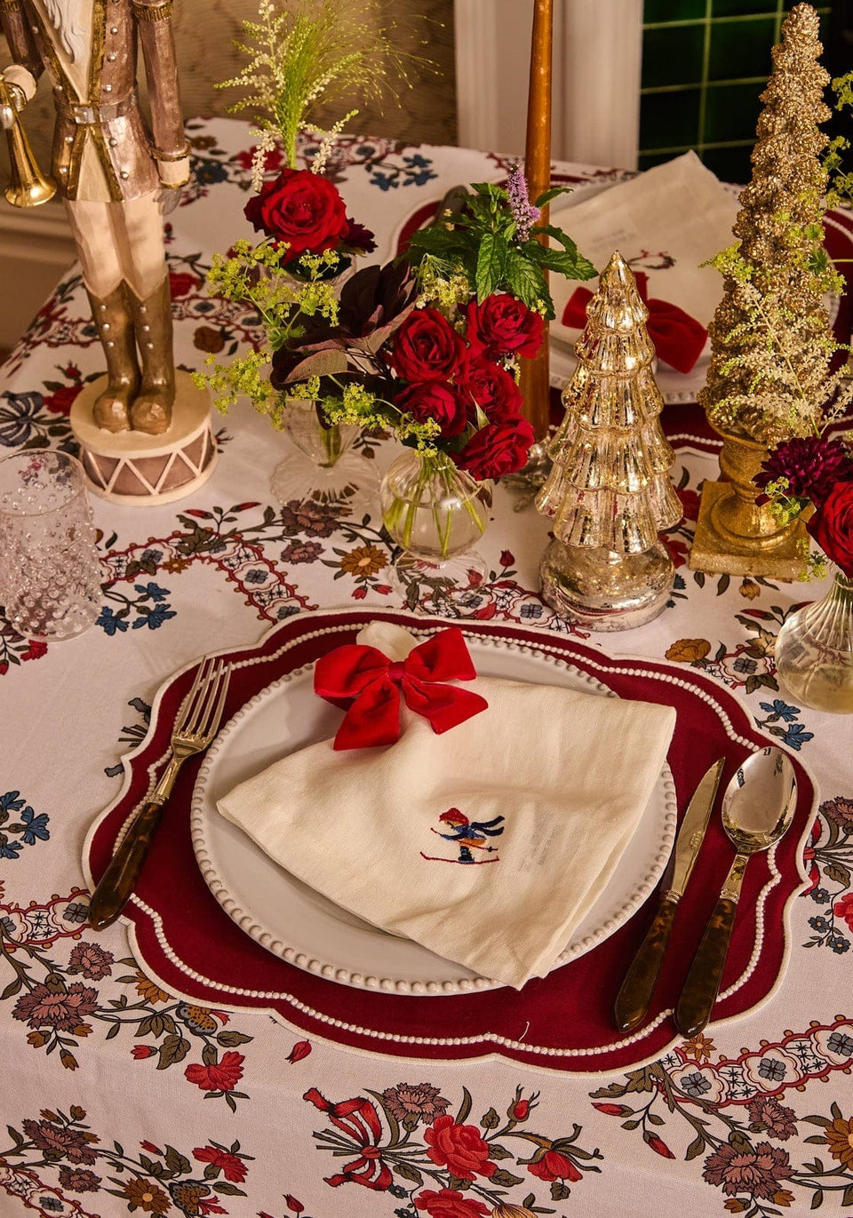 Holiday Table Set: Christmas Linen Napkins - Set of 4