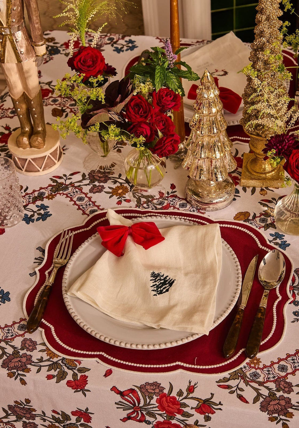 Holiday Table Set: Christmas Linen Napkins - Set of 4