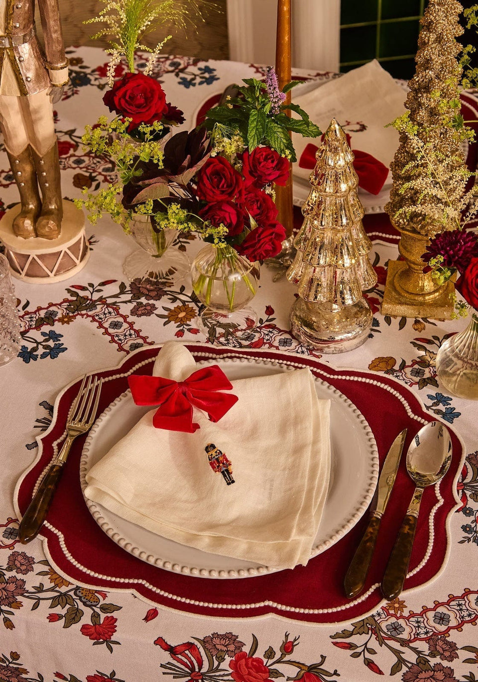 Holiday Table Set: Christmas Linen Napkins - Set of 4