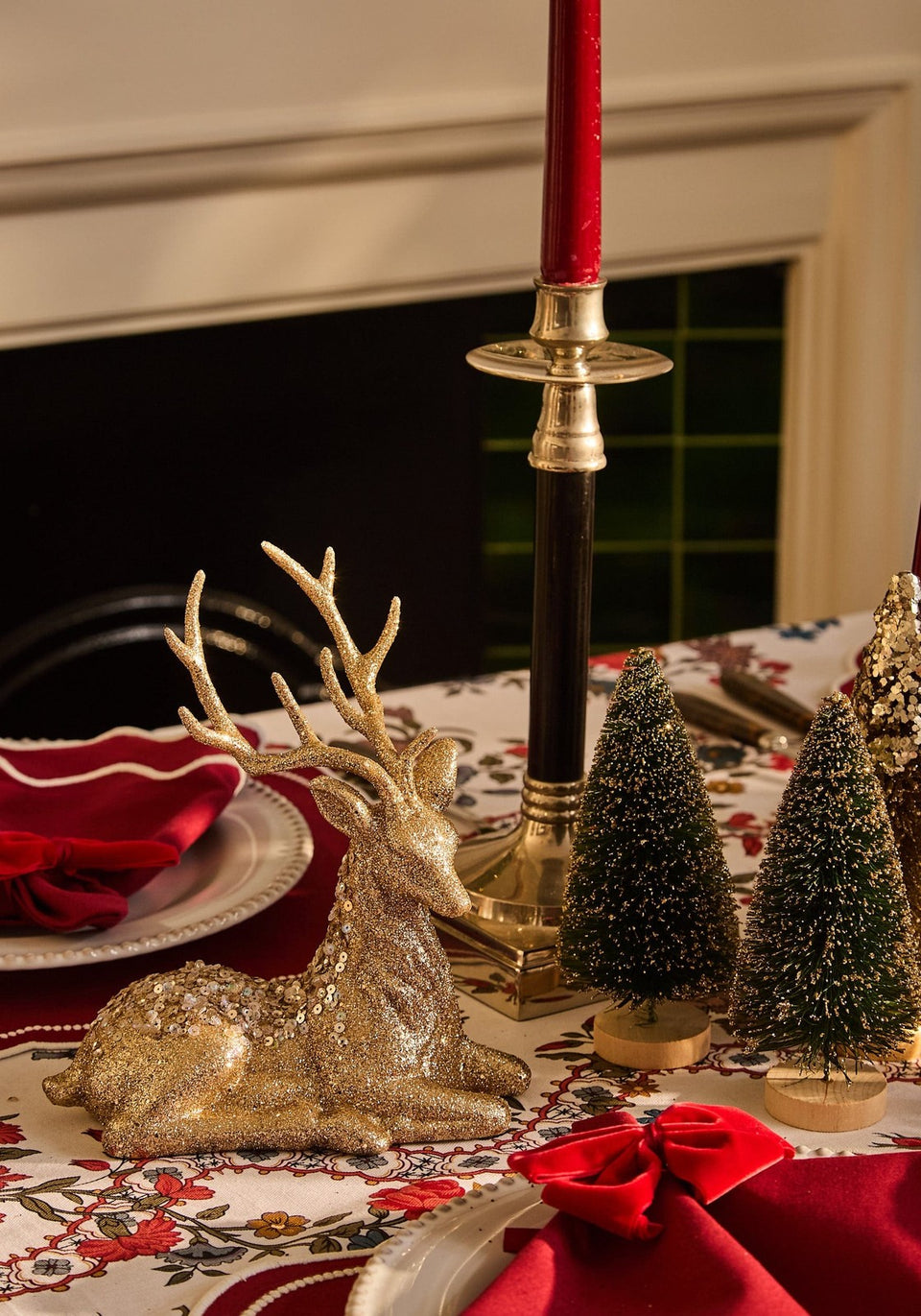 Golden Grace: Champagne Gold Sitting Deer