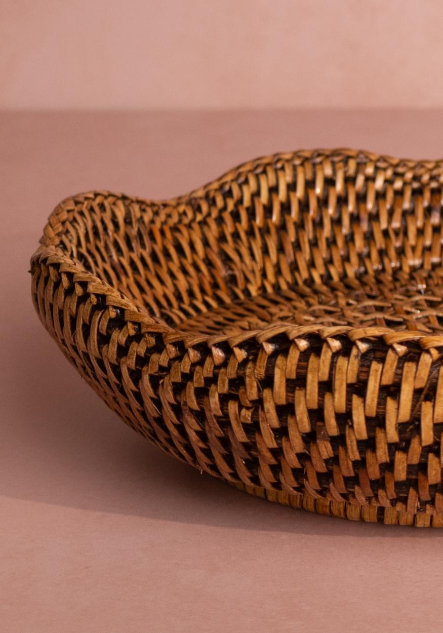 Saratoga Round Rattan Scalloped Tray - Brown