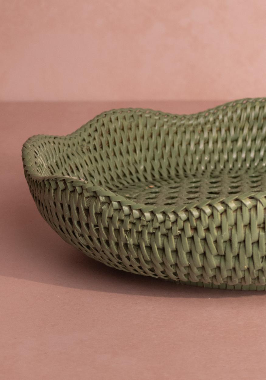 Saratoga Round Rattan Scalloped Tray - Green