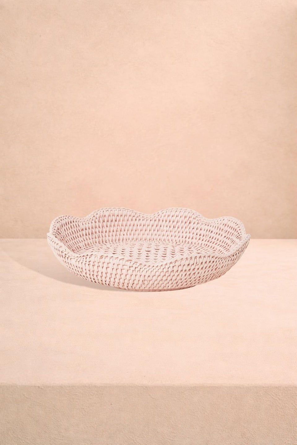 Saratoga Round Rattan Scalloped Tray - Pink