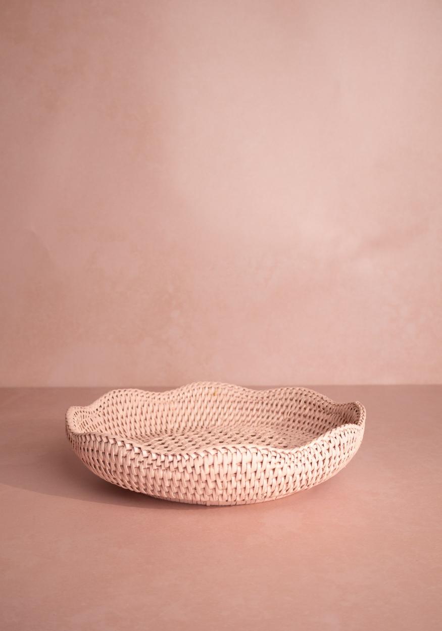 Saratoga Round Rattan Scalloped Tray - Pink