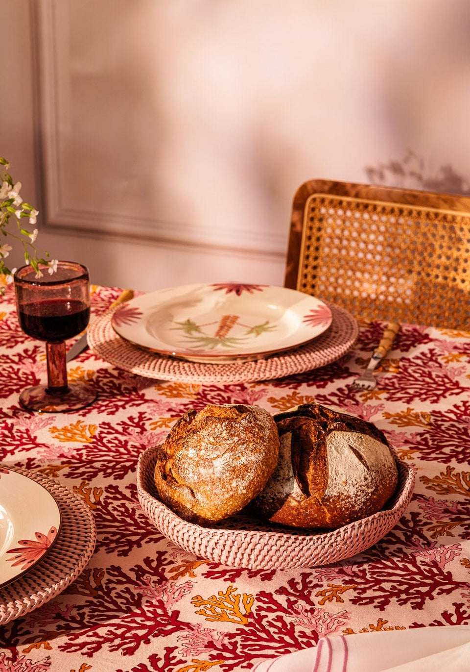 Serving Piece Saratoga Round Rattan Scalloped Tray - Pink