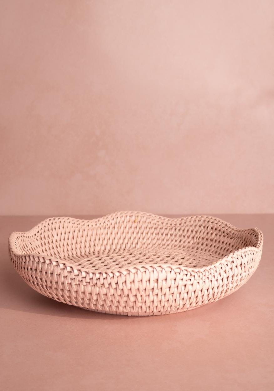 Saratoga Round Rattan Scalloped Tray - Pink