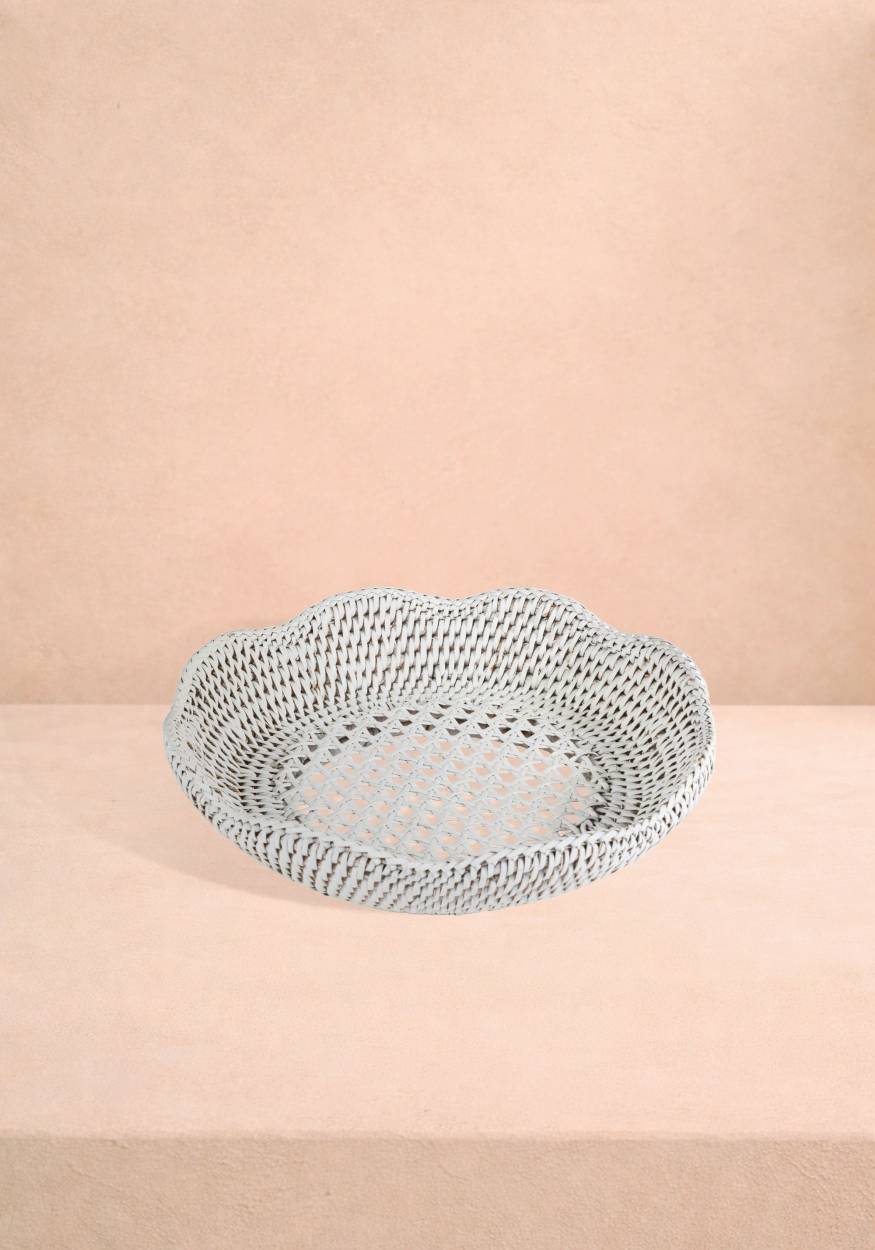 Saratoga Round Rattan Scalloped Tray - White