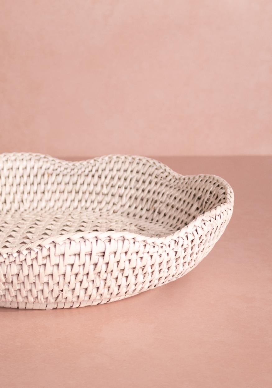Saratoga Round Rattan Scalloped Tray - White