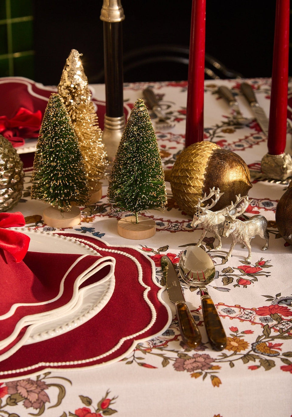 Sommerset Scroll Red Cotton Tablecloth