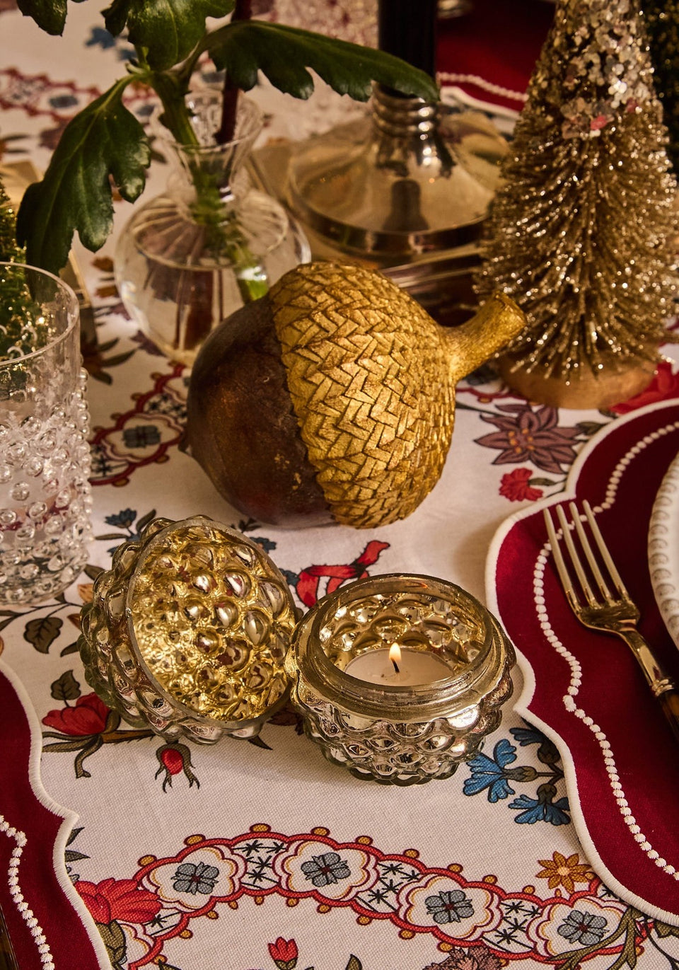 Sommerset Scroll Red Cotton Tablecloth