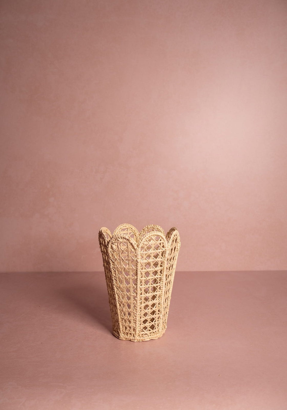 Atlántico Iraca Scallop Vase, Natural